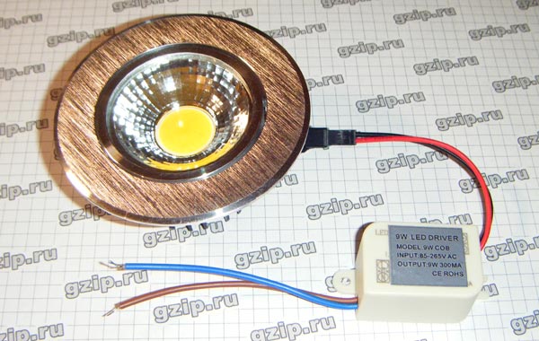 Светодиодный светильник с заявленной мощностью 9 ватт