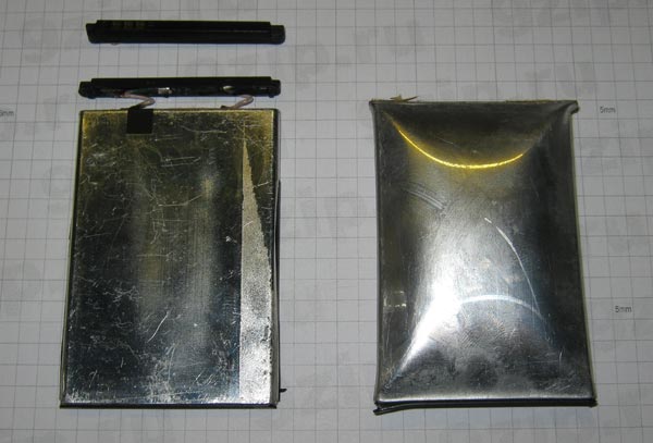Китайская батарея (слева) и родная (справа)
