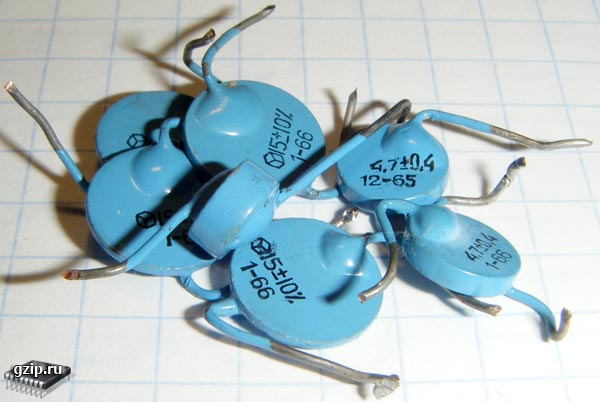 Дисковые конденсаторы голубого цвета